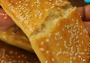 Турски хляб с гръцки крем от чесън