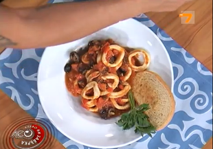 Пикантни калмари в доматено пюре - част 1