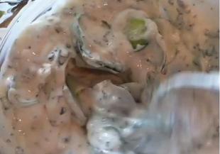 Бързо видео: Дзадзики млечен сос с краставички