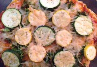 Бързо видео: Пица с тиквички и зеле