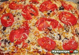 Домашна пица Тони с домати, кашкавал и бекон