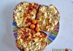 Филийки с яйца и сирене за закуска