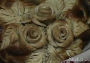 Виртуозна украса на хляб и питки с цветя