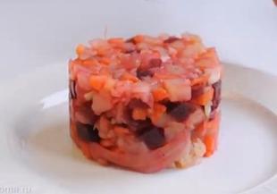 Руска гарнитура с картофи, моркови, зеле и кисели краставички
