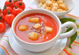 Студена доматена супа Гаспачо с крутони