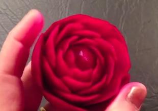 Карвинг - роза от цвекло за Свети Валентин