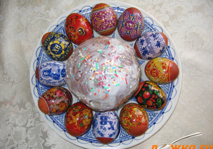 Великденски яйца с лучени кори