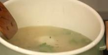 Зимна постна пюрирана супа с лук и чесън