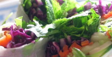 Летни рулца със скариди и много зеленчуци