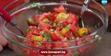 Салата с чоризо, домати и сирене