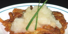 Картофени палачинки със сос от ябълки и круши