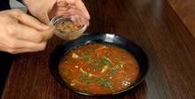 Пилешка супа с печени чушки и домати