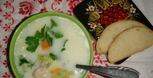 Карфиолена супа с пилешко и гъби