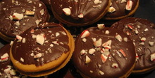 Слепени бисквити с шоколад и лукчета
