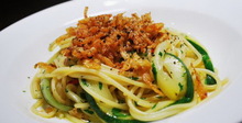 Спагети с тиквички, риба и лимон