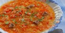 Супа с домати, чесън, трохи и телешко