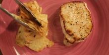 Пържоли с горчица и домашен пълнен хляб