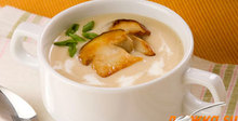 Супа с карфиол, сметана и жарени гъби