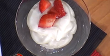 Млечен крем с ягоди и шоколад - част 1