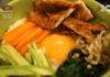 Бибимбап със свинско, зеленчуци и мисо