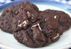 Черни бисквити с парченца бял шоколад