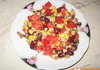 Бобена салата с ядки, царевица и кисели краставички