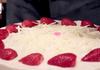 Празнична торта с ягоди и сметана