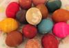Боядисани яйца с цветове от натурални продукти