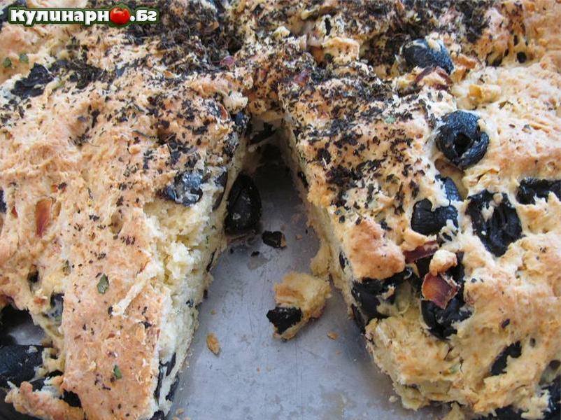 месене на лесен хляб с маслини, лук и ароматни подправки