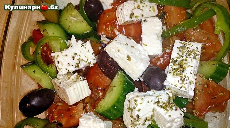 гръцка салата с люти чушлета