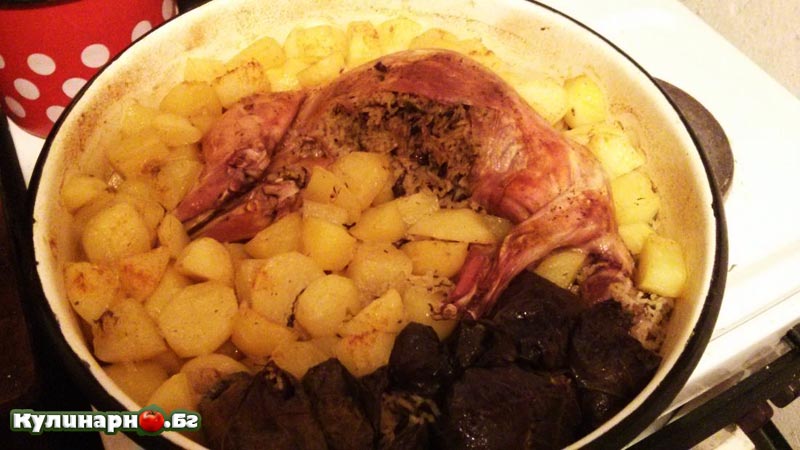 печен заек с картофи и подробица